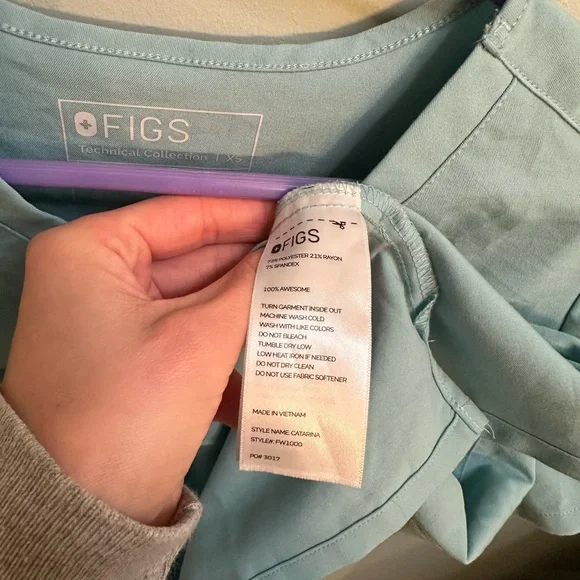 Figs scrub top - Picture 2 of 2